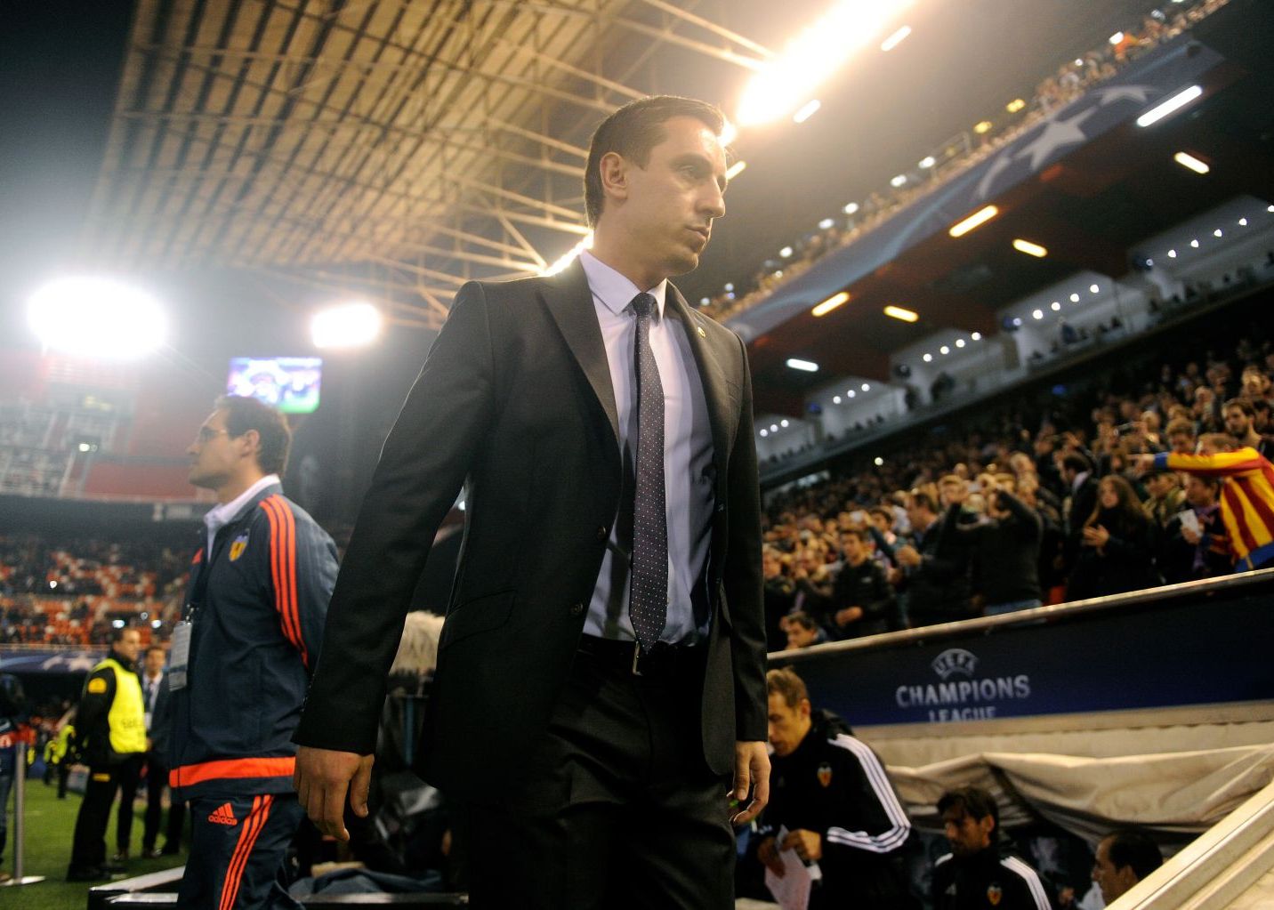 Noul Antrenor Al Valenciei Le A Dat Cate Un Ipad Jucatorilor Ca Sa Le Explice Metodele Sale De Antrenament