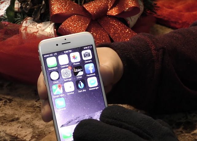 Video Trucul Extrem De Simplu Prin Care Poti Umbla Cu Manusi Pe Orice Smartphone