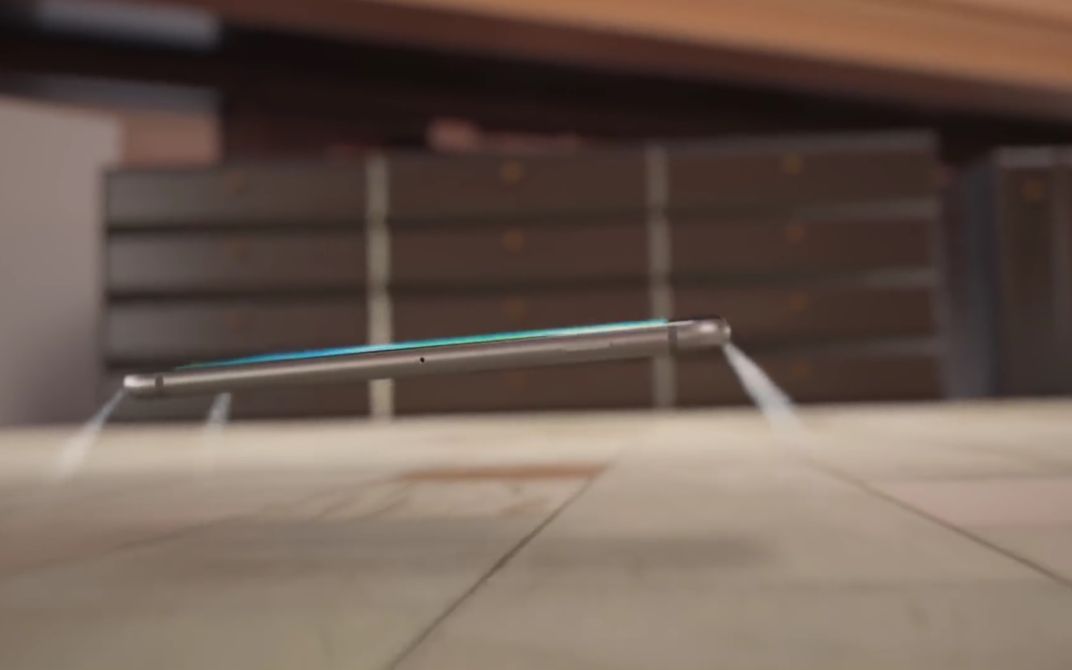 Asta Ar Fi Cea Mai Nebuna Functie Din Istoria Iphone Parasuta Ce Se Intampla Cand Scapi Telefonul Din