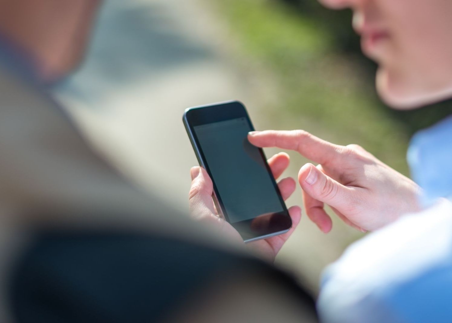 A plecat in strainatate pentru cateva zile. Nu i-a venit sa creada cat era factura la telefon dupa ce a trimis un singur mail A Plecat In Strainatate Pentru Cateva Zile Nu I A Venit Sa Creada Cat Era Factura La Telefon La Intoarcere