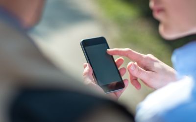 A plecat in strainatate pentru cateva zile. Nu i-a venit sa creada cat era factura la telefon dupa ce a trimis un singur mail