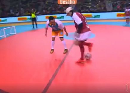 Duelul pe care nu trebuie sa-l ratezi: brazilianul Falcao vs freestylerul Sean Garnier! Cine castiga Duelul Pe Care Nu Trebuie Sa L Ratezi Brazilianul Falcao Vs Freestylerul Sean Garnier Cine Castiga