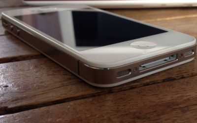 Un brand urias de telefoane mobile iti poate da banii inapoi! Sute de oameni au dat compania in judecata si cer daune imense