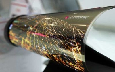 LG prezinta ecranul de 18 inch care se indoaie ca o foaie de ziar