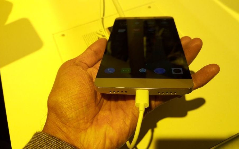 Le-au luat fata tuturor! Acesta este primul telefon din lume care face asta Le Au Luat Fata Tuturor Acesta Este Primul Telefon Din Lume Care Face Asta