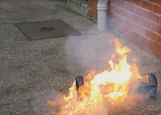 A Explodat In Timp Ce Se Plimba Cu El Ce Era Sa Pateasca Un Barbat