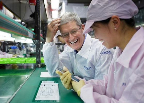 Apple ar putea fi obligata sa fabrice iPhone-uri doar pe teritoriul SUA Apple Ar Putea Fi Obligata Sa Fabrice Iphone Uri Doar Pe Teritoriul Sua