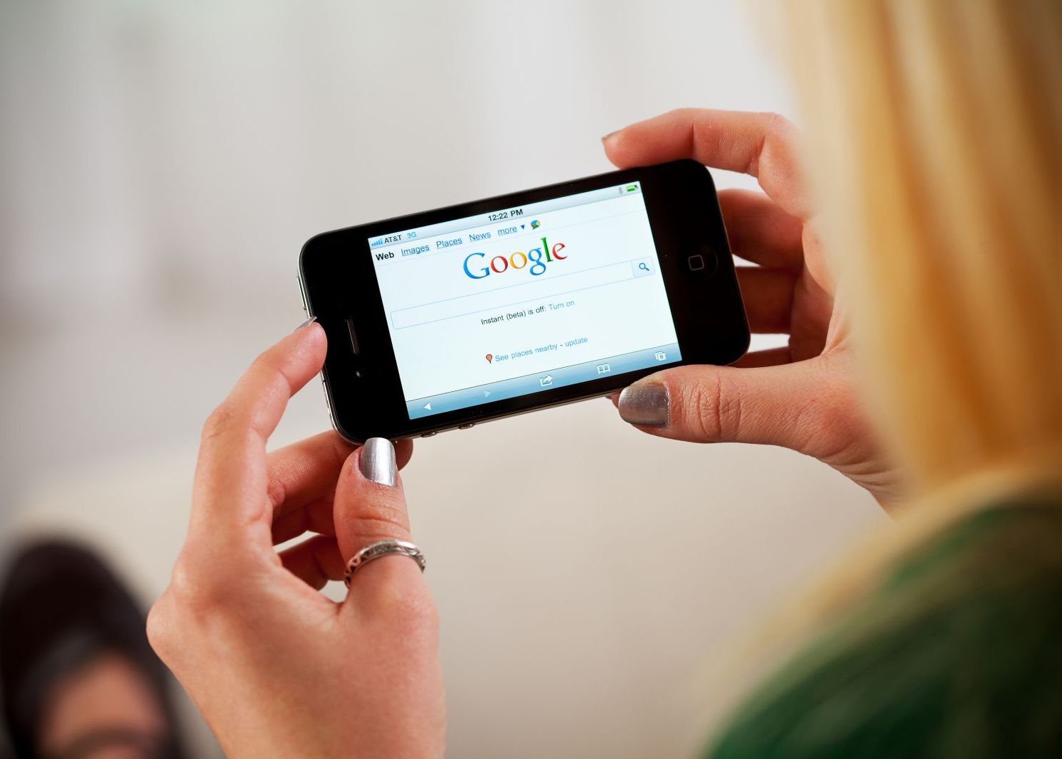 Google a platit Apple cu 1 miliard de dolari ca sa ramana motorul de cautare principal pe iPhone Google A Platit Apple Cu 1 Miliard De Dolari Ca Sa Ramana Motorul De Cautare Principal Pe Iphone