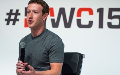 Mark Zuckerberg a pus o poza cu dulapul sau pe Facebook: Oare cu ce sa ma imbrac?