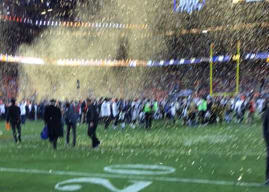 Gafa Imensa Facuta De Tim Cook La Superbowl Mii De Oameni L Au Luat Peste Picior Ar Trebui Sa Ti Cumperi