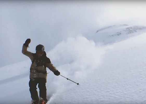 Si-a legat un iPhone deasupra capului si a filmat totul in slow motion! Clipul superb are peste 2 milioane de vizualizari Si A Legat Un Iphone Deasupra Capului Si A Filmat Totul In Slow Motion Clipul Superb Are Peste 2 Milioane