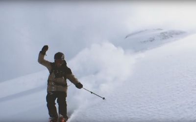 Si-a legat un iPhone deasupra capului si a filmat totul in slow motion! Clipul superb are peste 2 milioane de vizualizari