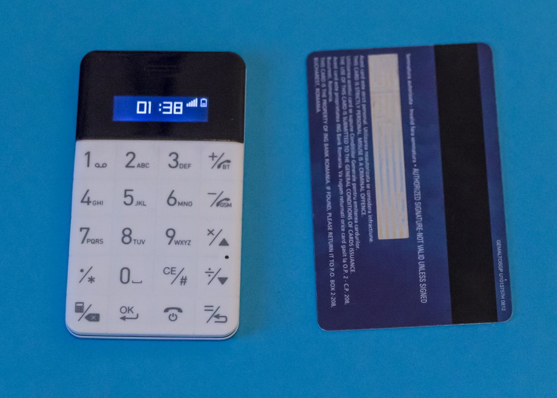 Elari Cardphone Bdquo Antismartphone Rdquo Ul De Marimea Unui Card