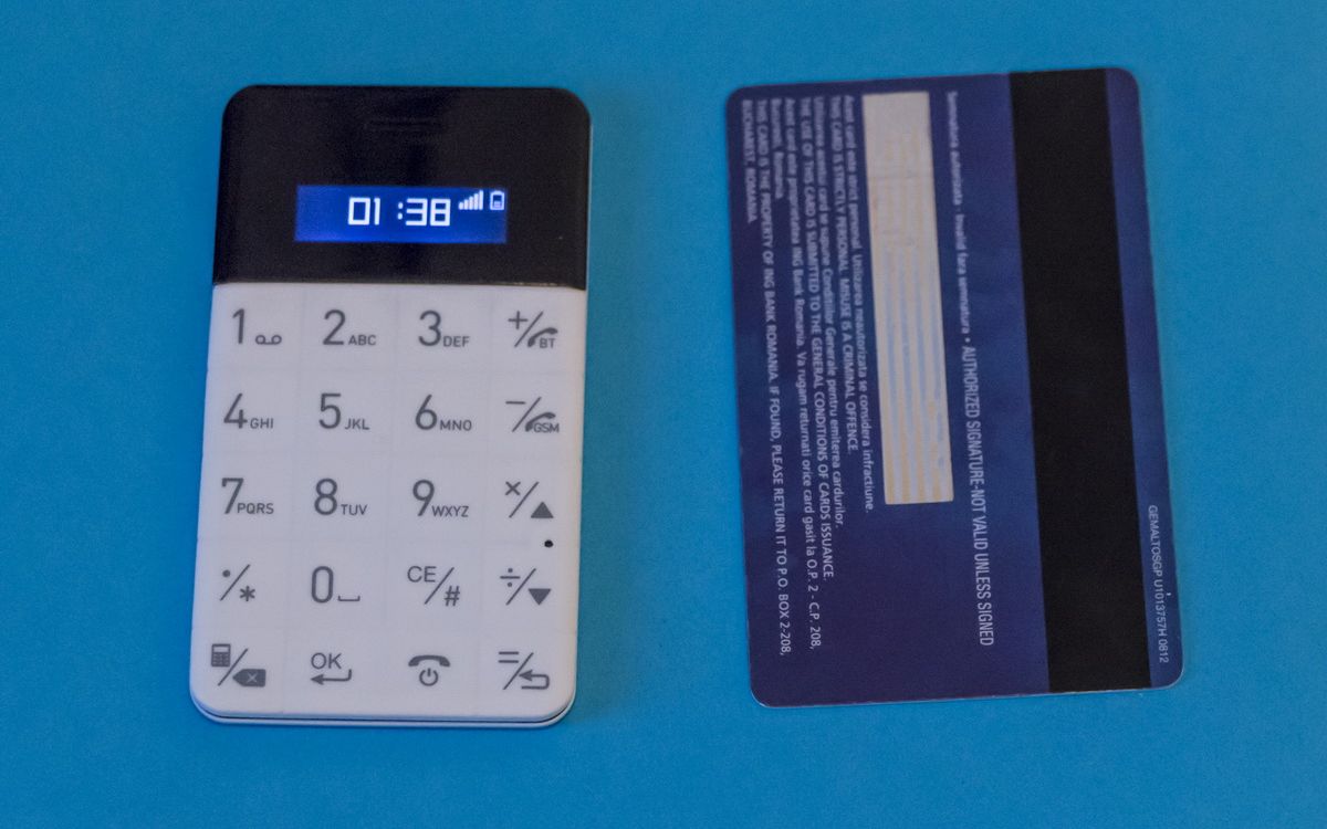 Elari Cardphone Bdquo Antismartphone Rdquo Ul De Marimea Unui Card