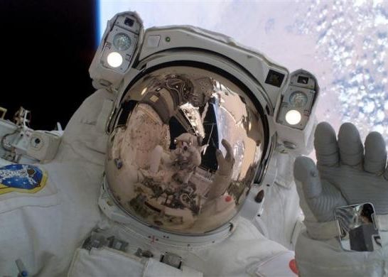 Cea Mai Amuzanta Tentativa De Talharie Astronaut Din Nigeria Uitat In Spatiu De Ce Suma De Bani Are Nevoie