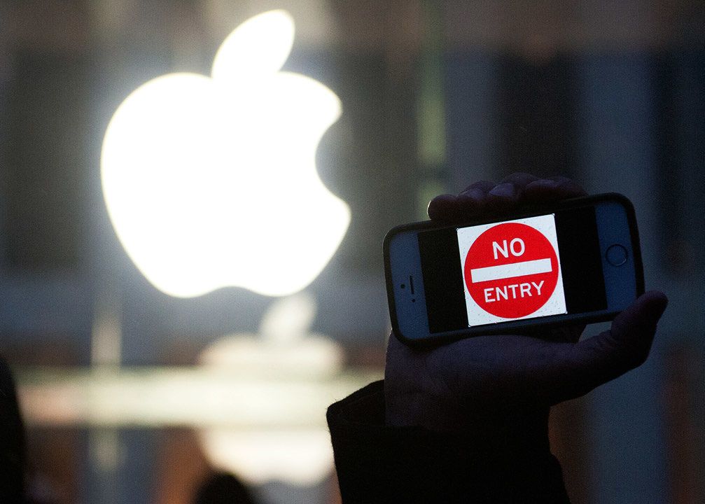 Apple Versus Fbi Cand Justitia Securitatea Si Viata Privata Se Ciocnesc