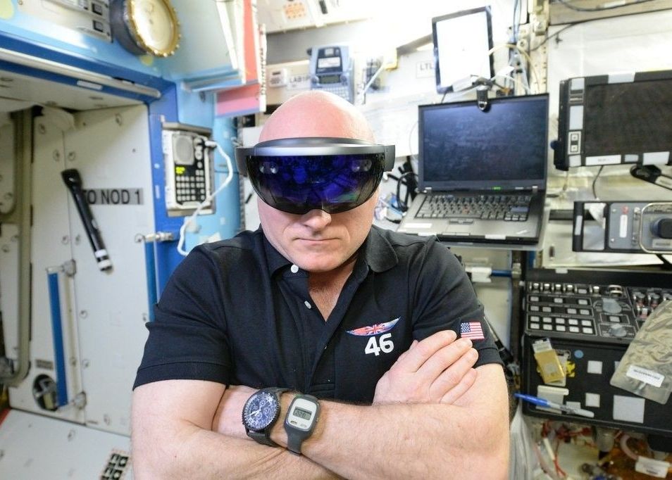 Momente nebune pe Statia Spatiala: Veneau extraterestrii de peste tot! Ce a facut astronautul Scott Kelly Momente Nebune Pe Statia Spatiala Veneau Extraterestrii De Peste Tot Ce A Facut Astronautul Scott Kelly