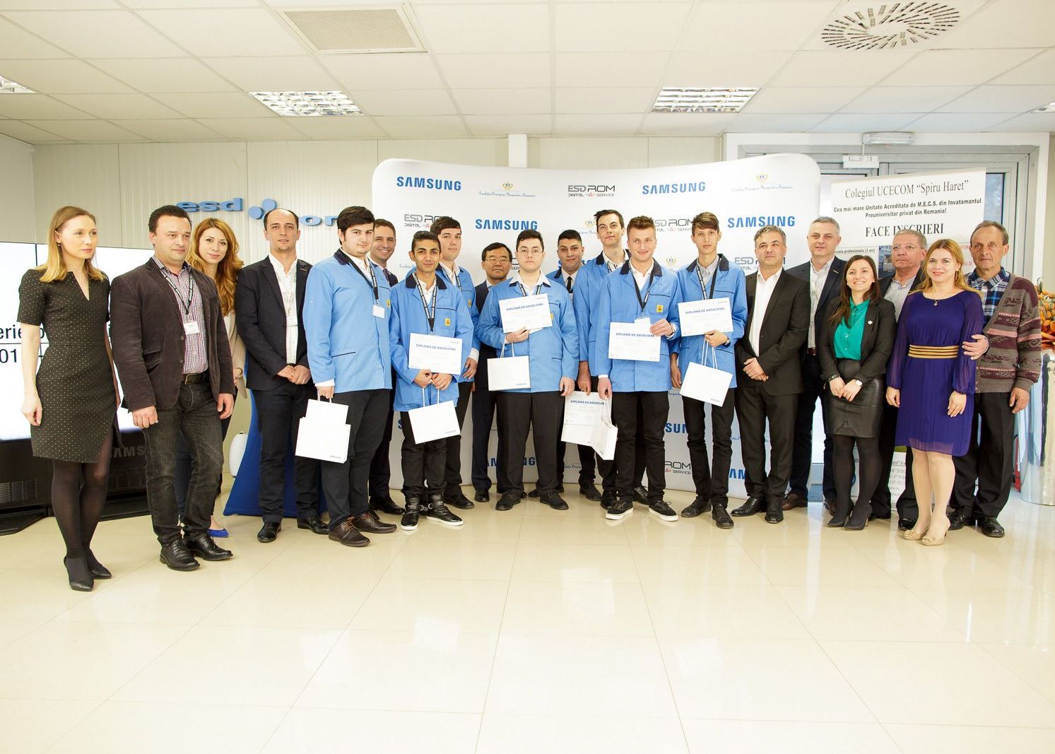 Opt Tineri Au Absolvit Programul Bdquo O Meserie Pentru Viitor Rdquo Desfasurat De Samsung Si Fundatia