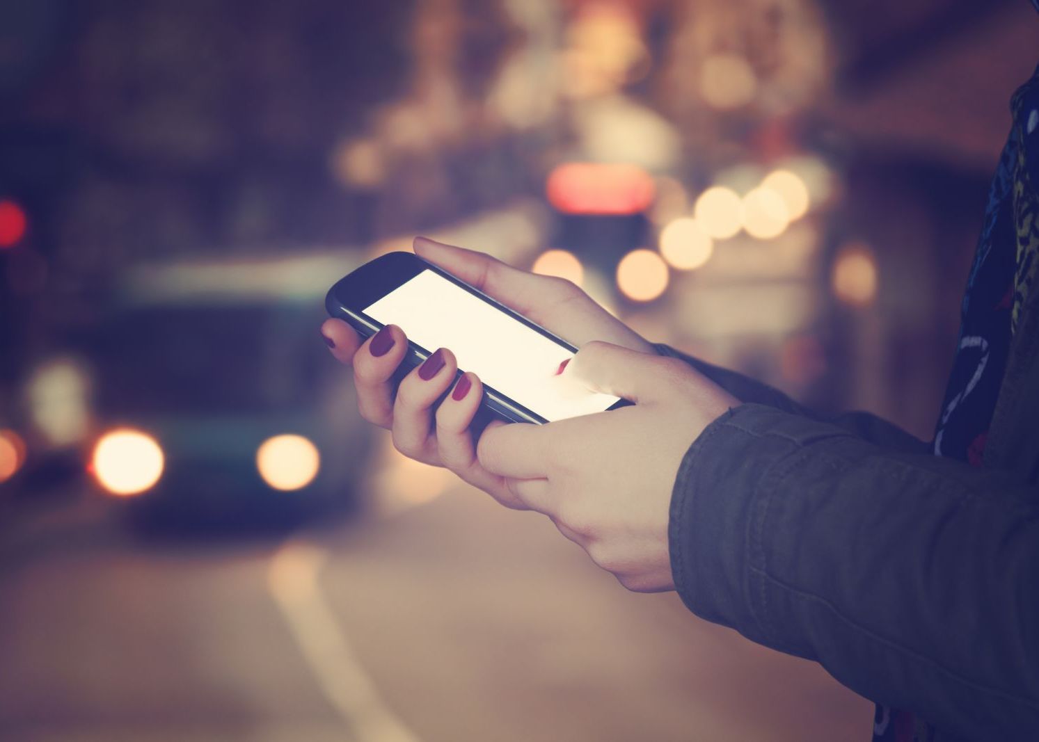 Scrierea Mesajelor Pe Telefon In Timpul Mersului Poate Fi Interzisa