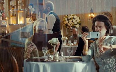 Durul Jason Statham s-a imbracat in femeie pentru lansarea LG G5! Ce a facut actorul