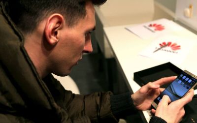 Messi are un nou telefon: Bateria rezista 2 zile iar pozele arata grozav