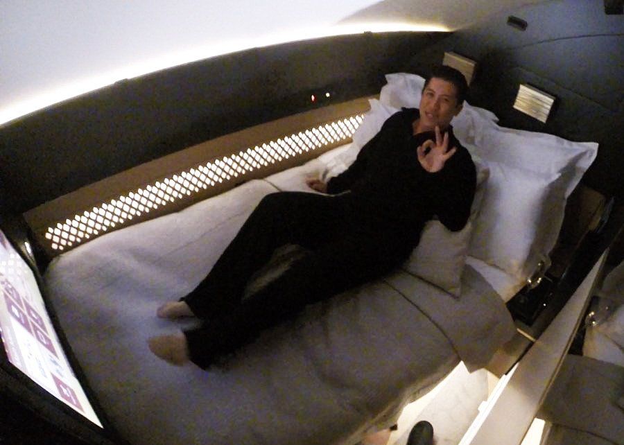 A Cheltuit 108 Dolari Pentru Un Bilet De Avion Care Costa 23 000 De Dolari Cum Arata Luxul In Care A Calatorit