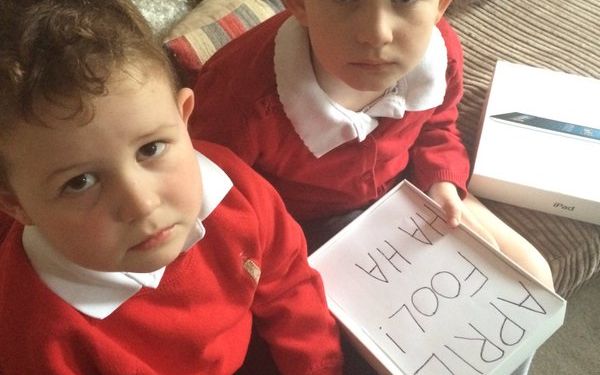 Cel Mai Rau Tata Din Lume Le A Promis Copiilor Ipad Dar Ceva S A Intamplat Cand Au Deschis Cutia