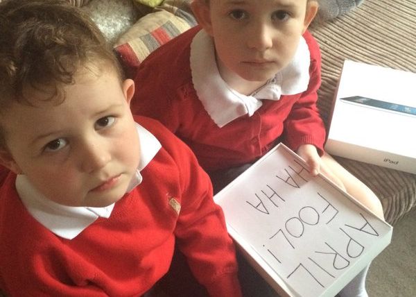 Cel Mai Rau Tata Din Lume Le A Promis Copiilor Ipad Dar Ceva S A Intamplat Cand Au Deschis Cutia