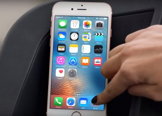 10.000.000 de oameni s-au uitat in timp record la ultima reclama Apple! Ce pateste una dintre cele mai mari vedete din lume 10 000 000 De Oameni S Au Uitat In Timp Record La Ultima Reclama Apple Ce Pateste Una Dintre Cele Mai