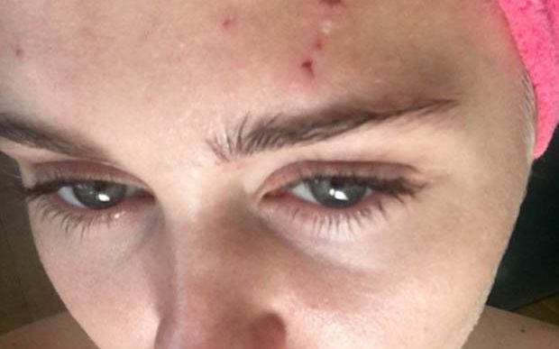 Imaginea Cea Mai Comentata De Pe Instagram Cum A Aparut Miley Cyrus