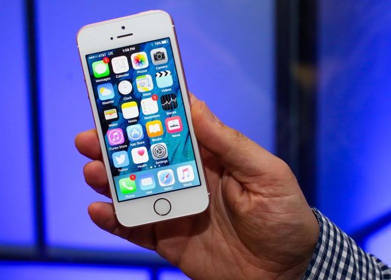 iPhone SE are o componenta care nu functioneaza. Apple investigheaza cazul Iphone Se Are O Componenta Care Nu Functioneaza Apple Investigheaza Cazul