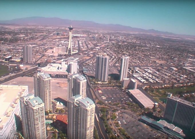 Au luat noul HTC 10 si l-au scos prima data din cutie la 3.000m altitudine deasupra Las Vegasului! Clipul pe care nu trebuie sa-l ratezi Au Luat Noul Htc 10 Si L Au Scos Prima Data Din Cutie La 3 000m Altitudine Deasupra Las Vegasului Clipul