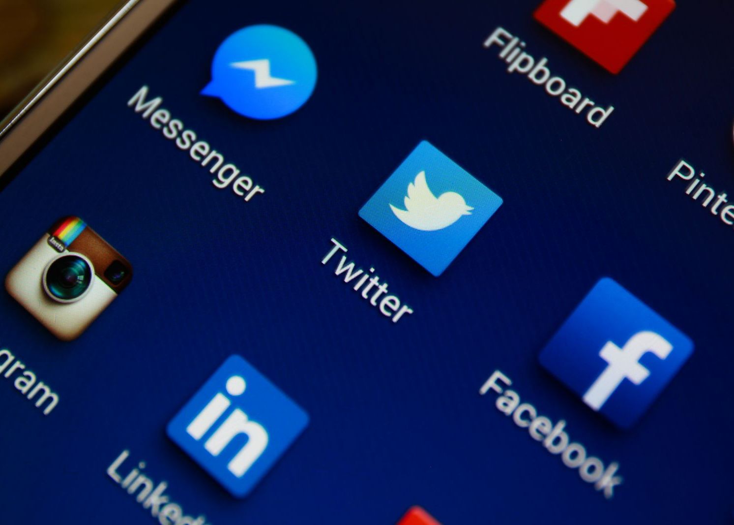 Dispare SMS-ul? Cele 2 aplicatii pe care le prefera utilizatorii! Anuntul facut de Facebook Dispare Sms Ul Cele 2 Aplicatii Pe Care Le Prefera Utilizatorii Anuntul Facut De Facebook