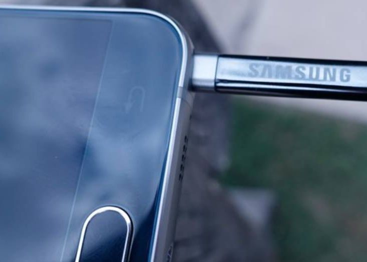 Samsung testeaza 2 versiuni pentru Galaxy Note 6, una cu ecran curbat! Cu ce va veni noul telefon de top al companiei Samsung Testeaza 2 Versiuni Pentru Galaxy Note 6 Una Cu Ecran Curbat Cu Ce Va Veni Noul Telefon De Top