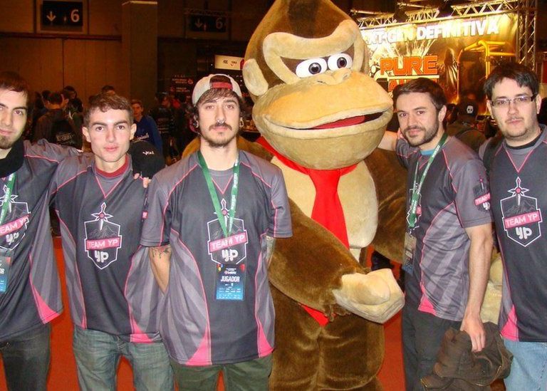 O echipa de online gaming a fost exclusa de ESL dupa ce un site pentru adulti i-a sponsorizat O Echipa De Online Gaming A Fost Exclusa De Esl Dupa Ce Un Site Pentru Adulti I A Sponsorizat