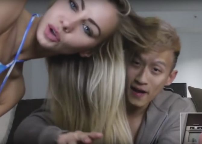 Vorbea Cu Iubita Lui Prin Skype In Ziua Aniversarii Lor Cand O Alta Femeie A Aparut In Imagine Ce S A