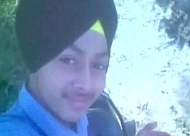 Un pusti de 15 ani a murit cand incerca sa-si faca un selfie cu pistolul tatalui sau Un Pusti De 15 Ani A Murit Cand Incerca Sa Si Faca Un Selfie Cu Pistolul Tatalui Sau