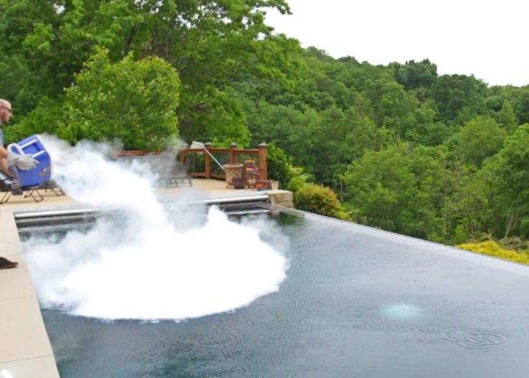 Experimentul Care A Lasat Pe Toata Lumea Fara Cuvinte Ce S A Intamplat Cand A Aruncat 13kg De Gheata Carbonica