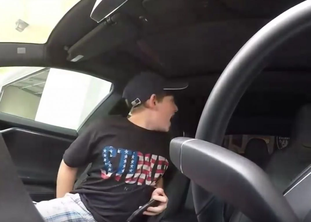 Farsa Dementiala Pe Care I A Facut O Fiului Sau Cum A Reactionat Baiatul Cand Masina A Plecat De Pe Loc