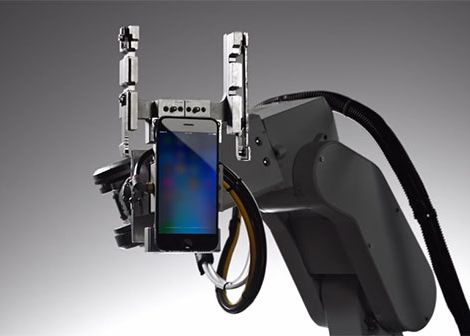 Acesta Va Fi Telefonul Construit De Roboti 60 000 De Oameni Au Ramas Fara Slujbe