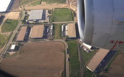 A facut o poza pe geamul avionului! Cand a ajuns acasa, nu i-a venit sa creada ce era in fotografie! FOTO
