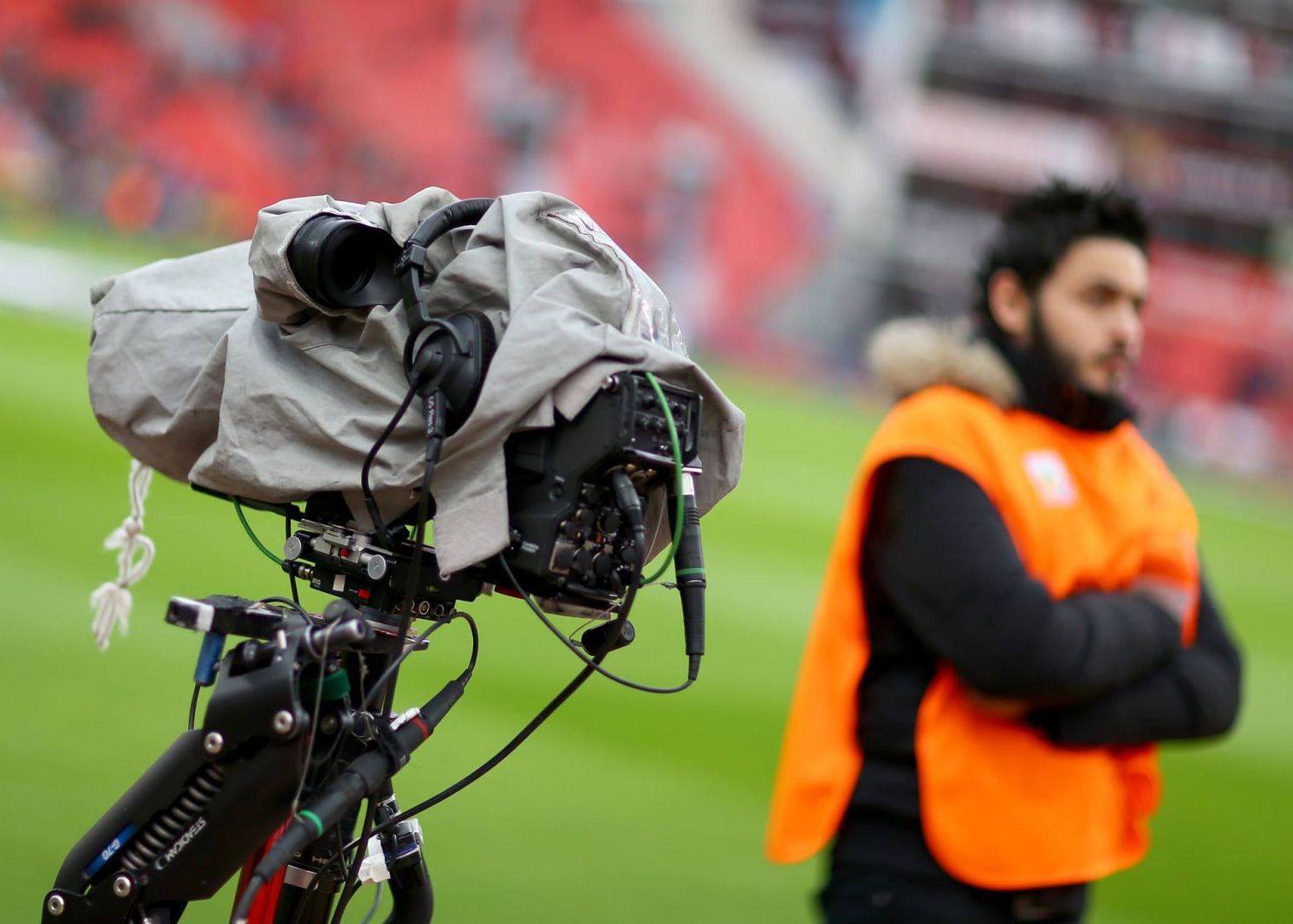 FIFA va testa folosirea reluarilor video incepand de anul viitor Fifa Va Testa Folosirea Reluarilor Video Incepand De Anul Viitor