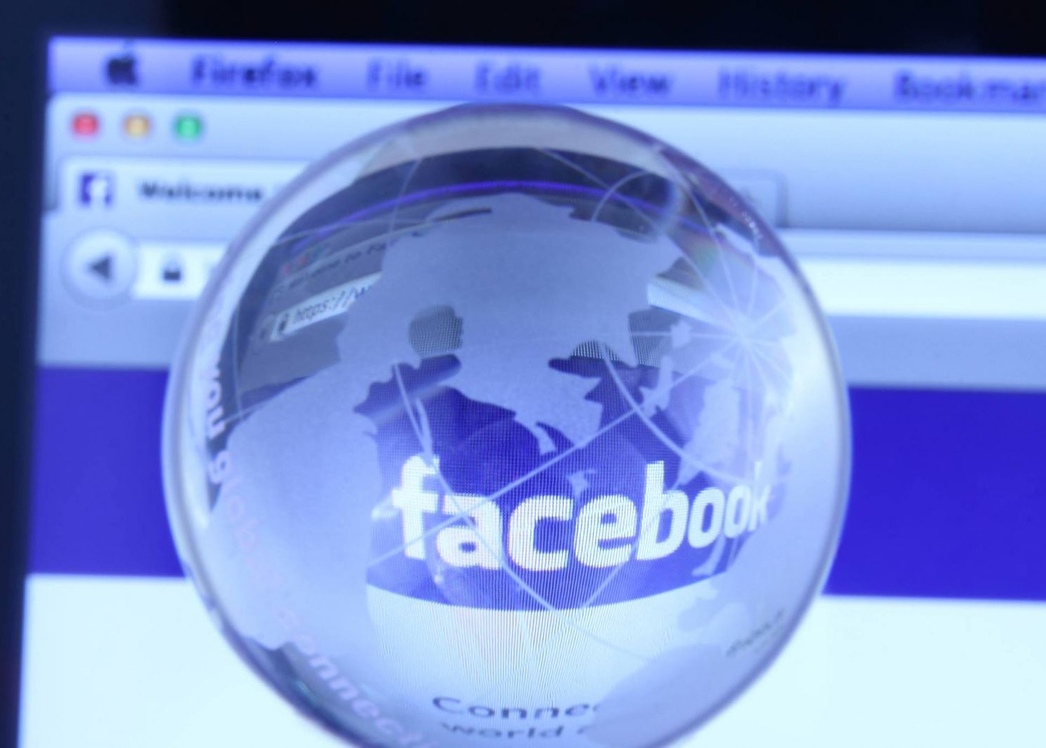 Mutarea Controversata Facuta De Facebook Utilizatorii Sunt Amenintati Va Stergem Pozele