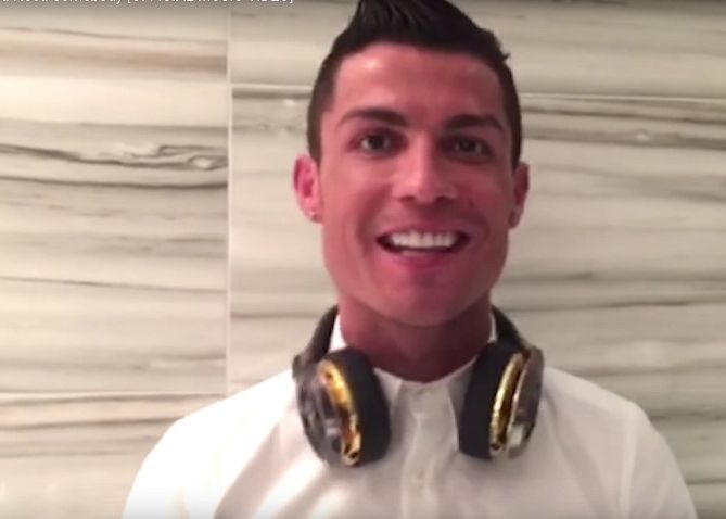 Un Videoclip A Strans 44 De Vedete International Si Aproape 1 Milion De Vizualizari In 4 Zile