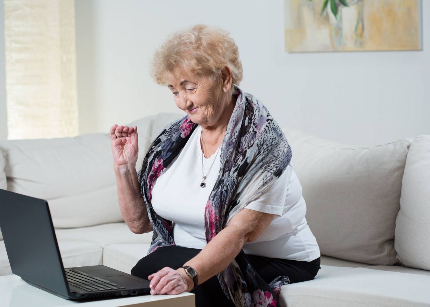 A Deschis Laptopul Bunicii Lui De 85 De Ani Ce A Gasit Acolo L A Lasat Fara Cuvinte
