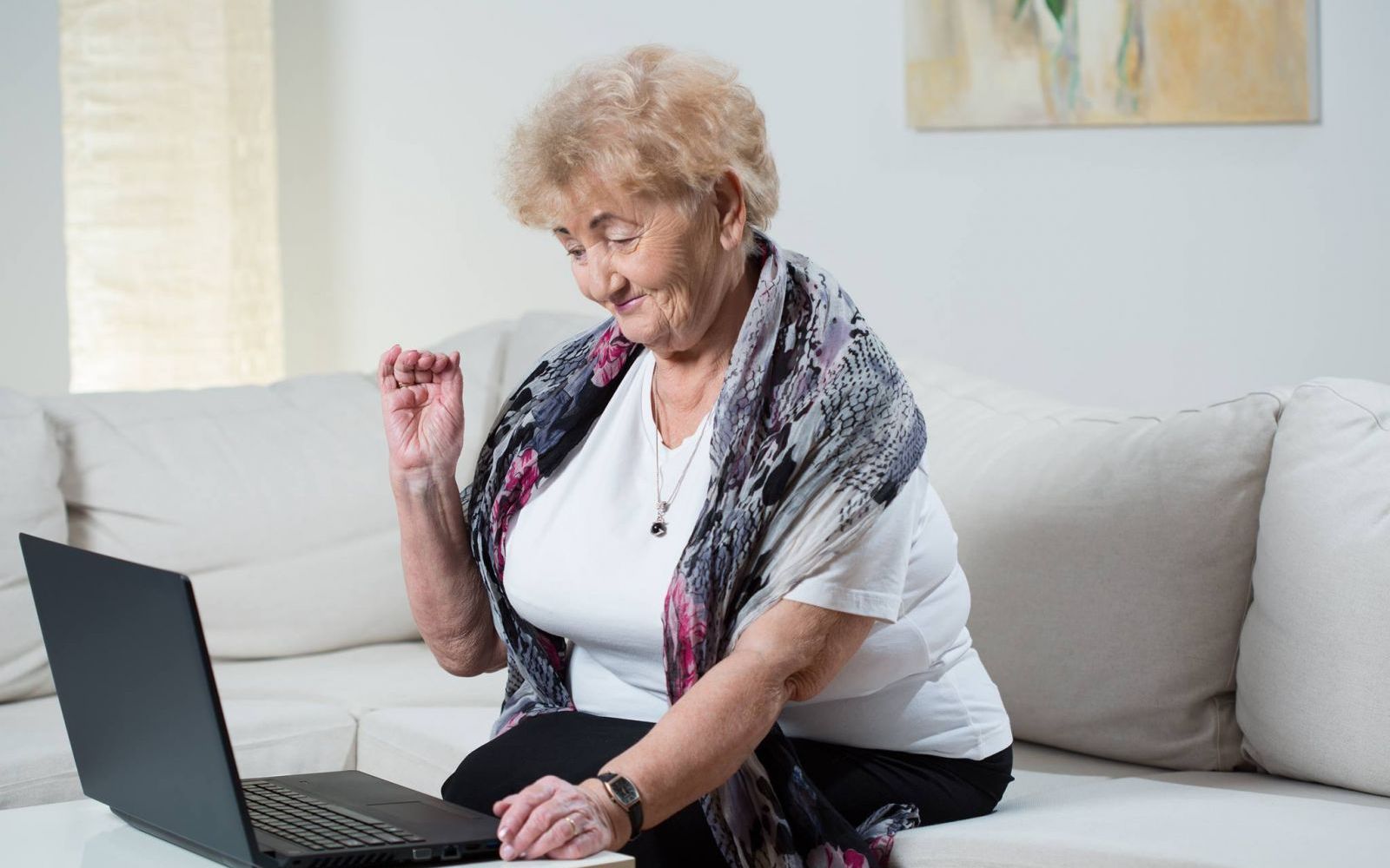 A Deschis Laptopul Bunicii Lui De 85 De Ani Ce A Gasit Acolo L A Lasat Fara Cuvinte