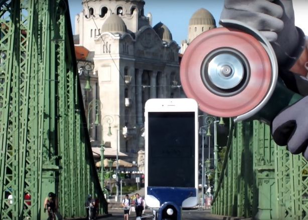 Cum sa transformi un iPhone 6s in iPhone 7 in 10 pasi :) Clipul amuzant aparut pe net Cum Sa Transformi Un Iphone 6s In Iphone 7 In 10 Pasi Clipul Amuzant Aparut Pe Net