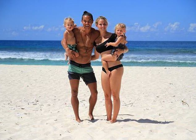 Acest Barbat A Vandut O Aplicatie Si Acum Se Plimba In Toata Lumea Cum Arata Vacanta Permanenta In Care