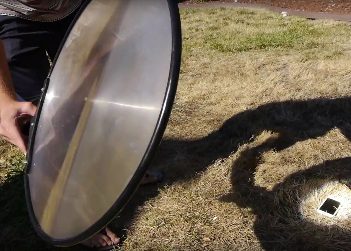 Au Luat O Lupa Uriasa Si Am Pus O In Soare Ce S A Intamplat Cu Un Iphone In Doar Cateva Secunde