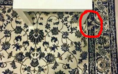 Imaginea care a innebunit milioane de oameni! Tu vezi unde este telefonul in aceasta poza? Este aproape imposibil de gasit!